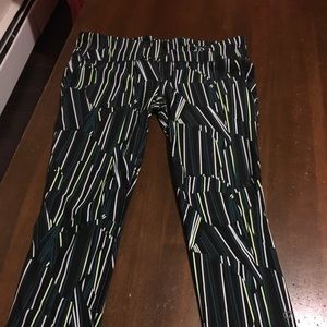 EUC GapFIT Geometric Pattern Leggings XL